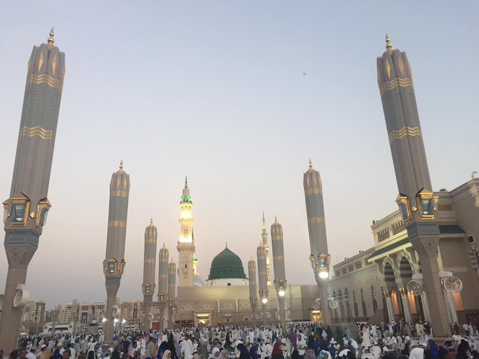 pilgrims who perform the Hajj and umrah, visit masjid nabawi