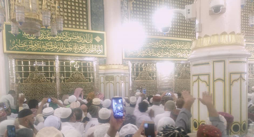 Upon visiting the Prophet SAW’s and his two companion’s graves