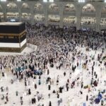 pilgrims touch Kaaba